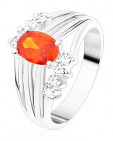 Ligotavý prsteň striebornej farby, oranžový oválny zirkón, lesklé pásy, číre zirkóny - Veľkosť: 49 mm