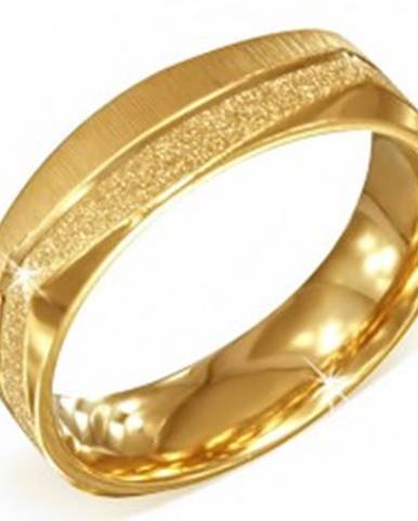 Hranatý oceľový prsteň zlatej farby - pieskovaný a saténový pás - Veľkosť: 54 mm