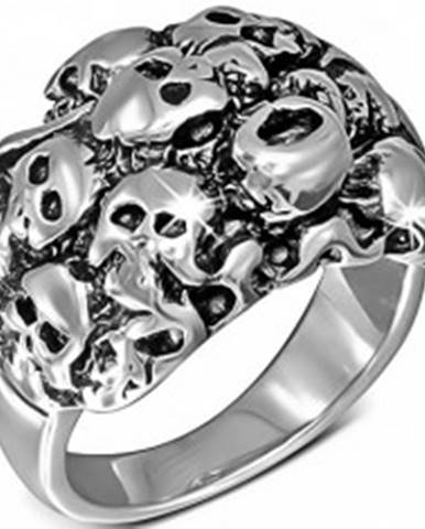 Lesklý oceľový prsteň striebornej farby - zhluk lebiek - Veľkosť: 54 mm