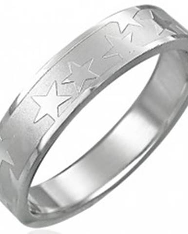 Oceľový prsteň s matným stredovým pásom a hviezdami - Veľkosť: 49 mm