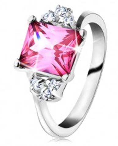 Trblietavý prsteň v striebornom odtieni, obdĺžnikový zirkón v ružovej farbe - Veľkosť: 49 mm