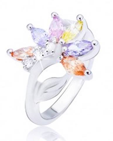 Lesklý oceľový prsteň, striebornej farby, kvet s farebnými zirkónovými lupeňmi - Veľkosť: 48 mm