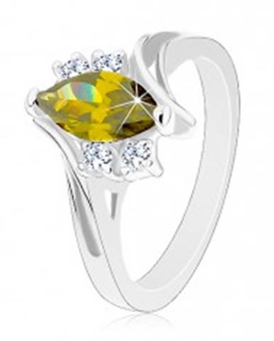 Lesklý prsteň so strieborným odtieňom, brúsené zirkóny v zelenej a čírej farbe - Veľkosť: 49 mm