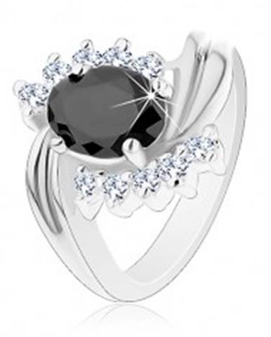 Prsteň v striebornej farbe so zahnutými ramenami, číre zirkóny, čierny ovál - Veľkosť: 49 mm