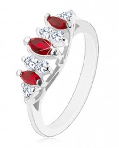 Žiarivý prsteň so zúženými ramenami, tmavočervené zrná a priezračné zirkóny - Veľkosť: 49 mm