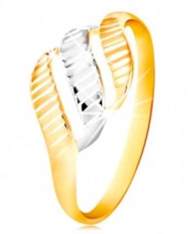Zlatý prsteň 585 - tri vlnky zo žltého a bieleho zlata, ligotavé zárezy - Veľkosť: 49 mm