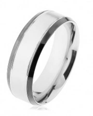 Oceľový prsteň, strieborná farba, lesklý lem čiernej farby - Veľkosť: 56 mm