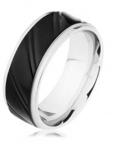 Oceľový prsteň striebornej farby s čiernym pásom, šikmé zárezy  - Veľkosť: 57 mm