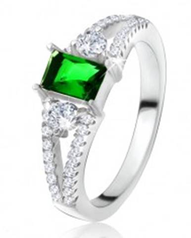 Prsteň - obdĺžnikový zelený kameň, rozvetvené ramená, číre zirkóny, striebro 925 - Veľkosť: 50 mm