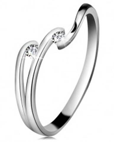 Diamantový prsteň z bieleho 14K zlata - dva ligotavé číre brilianty, lesklé línie ramien - Veľkosť: 49 mm