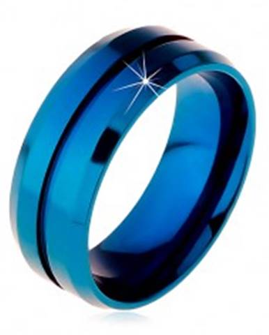 Modrý prsteň z chirurgickej ocele, úzky zárez v strede, skosené okraje, 8 mm - Veľkosť: 57 mm