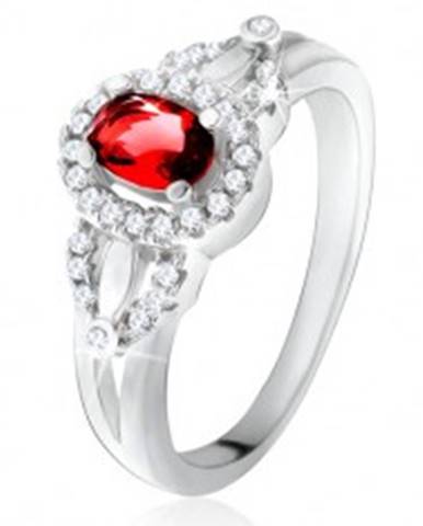 Prsteň s červeným oválnym kameňom, drobné číre zirkóniky, striebro 925 - Veľkosť: 49 mm