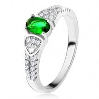 Prsteň s oválnym zeleným zirkónom, trojuholníky, číre kamienky, striebro 925 - Veľkosť: 49 mm