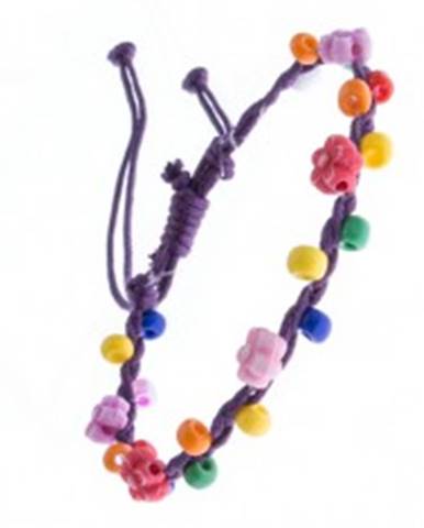 Náramok z pletených šnúrok - fialový s kvietkami, korálky