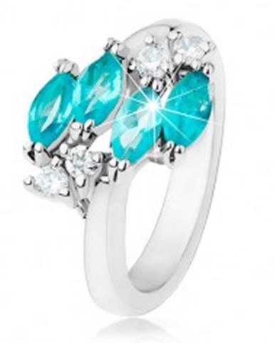 Lesklý prsteň striebornej farby, modré zirkónové zrnká, číre zirkóniky - Veľkosť: 49 mm