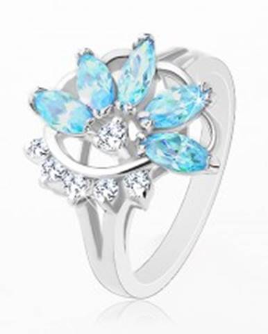 Prsteň s lesklými rozdelenými ramenami, modro-číry polovičný kvet - Veľkosť: 48 mm