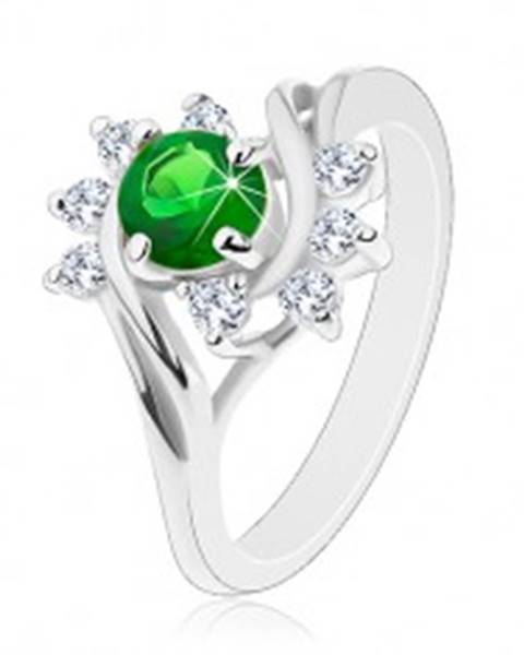 Trblietavý prsteň v striebornom odtieni, zeleno-číre zirkóny, hladké oblúky - Veľkosť: 49 mm